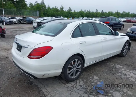 2016 Mercedes-Benz C 300 4Matic/Luxury 4Matic/Sport 4Matic z USA, uszkodzony, nr VIN 55SWF4KB4GU108596